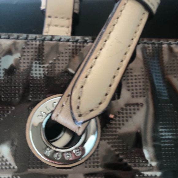 COPY - Michael Kors Purse - Metallic Signature Design - Picture 6 of 10